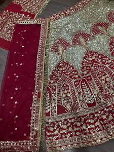 Vêtements de mariage design Lehenga évasé de 4 mètres avec couches de canette et de toile - Product Image 3