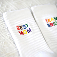 Calcetines Deportivos y Casuales Cómodos para Hombres, Jóvenes y Niños - Calcetines Blancos Personalizados Transpirables con Logotipo en la Parte Inferior, Antibacterianos y de Secado Rápido