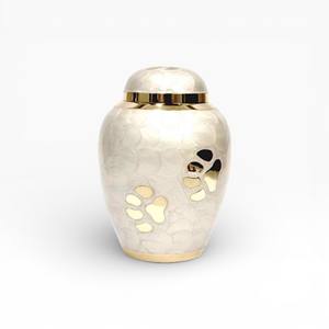 Urna Funeraria de Mariposa Morada Lavanda con Detalles Plateados y Patrón de Escamas Hecho a Mano para un Tributo Conmemorativo Tranquilo - Product Image 6