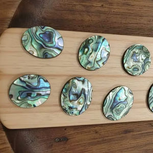 หินเปลือกหอยเป๋าฮื้อธรรมชาติคุณภาพสูง รูปทรงผสม ขัดเงา สำหรับบำบัดรักษา ลด 20% และของขวัญปีใหม่ - Product Image 6