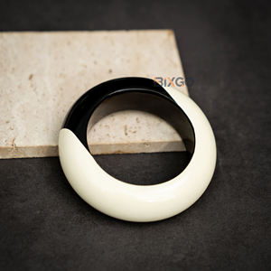 Pulseras de joyería de madera Natural artesanal de Vietnam para mujer joyería laca brazalete blanco y negro - Product Image 1