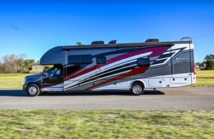 1FDFF6LT0NDA23890 Autocaravana Diésel Super C Usada de 37 Pies, Modelo 2024, Motor V8 de 6.7L y 330HP, 4x4, RV de Lujo con Litera King Size, Bajo Kilometraje - Product Image 5