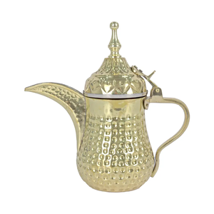 Accessoires de table et de salle à manger pour la cuisine Milieu du XXe siècle Théière Dallah arabe en métal poli brillant vert arabe - Product Image 2