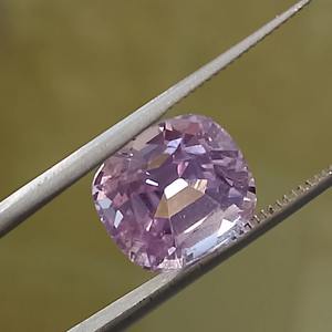 จำหน่ายโดยตรงจากโรงงาน คุนไซต์ธรรมชาติ ทรงคุชชั่น ขนาด 8/10 มม. น้ำหนัก 5-9 กะรัต ผลิตด้วยมือสำหรับทำเครื่องประดับ ราคาแข่งขันจากอินเดีย - Product Image 1