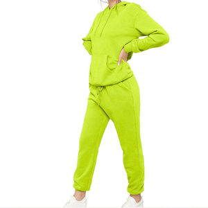 Ensemble de survêtement décontracté pour femme, couleurs attrayantes, coupe ajustée, sweat-shirt à capuche et pantalon de jogging tendance pour l'hiver chez Nurak 2026 - Product Image 2