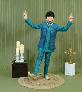 Elegante Sherwani de Seda para Niños, Traje Tradicional para Bodas y Fiestas, con Acabado Real y Sin Arrugas - Product Image 6