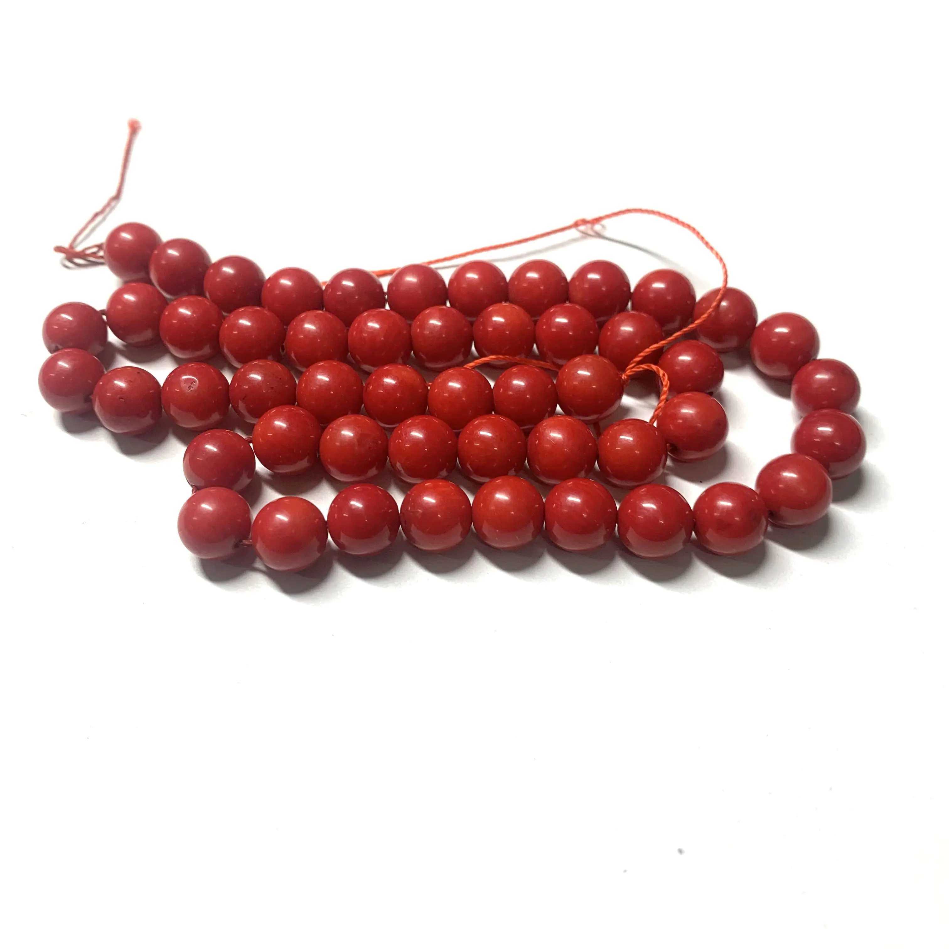 Collier de perles en forme de boule ronde lisse en corail naturel de Taiwan personnalisé en gros