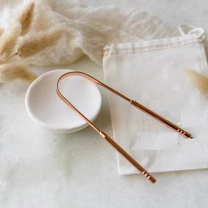 Nettoyant lingual en cuivre durable pour des soins bucco-dentaires écologiques, soutenant un choix d'hygiène réutilisable et naturel - Product Image 3