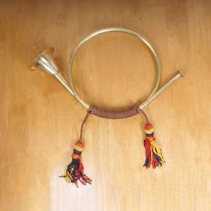 แตรบิวเกิ้ลทองเหลืองแท้พร้อมความเงางามเหมาะสำหรับงานแต่งงานเพื่อความบันเทิงทางดนตรีและงานทางวัฒนธรรม - Product Image 6