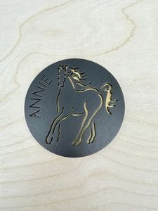 Posavasos de Metal personalizado hecho a mano antiguo posavasos con acabado dorado para Decoración de mesa de hogar y boda a precio mayorista - Product Image 6