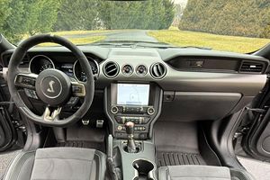 ฟอร์ด มัสแตง เชลบี้ จีที350 ปี 2019 วิ่งประมาณ 3,800 ไมล์ เกียร์ธรรมดา 6 สปีด เครื่องยนต์เทอร์โบวี8 พวงมาลัยซ้าย ภายในสีเข้ม รถซีดาน เบาะหนัง - Product Image 6