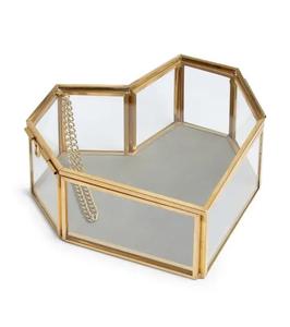 กล่องเครื่องประดับทองเหลืองและอะคริลิกทรงหัวใจพร้อมฝาปิด - Product Image 1
