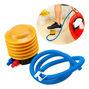Pompe à air manuelle pour gonfler ballons et ballons de piscine - Couleurs assorties - Product Image 1