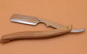 Navaja de Afeitar Recta de Acero Inoxidable con Mango de Madera y Hoja Reemplazable con Logotipo Personalizado - Product Image 3
