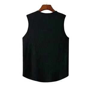 เสื้อกล้ามฟิตเนสผู้ชาย ระบายอากาศ คอวี เสื้อกั๊กยอดนิยม สไตล์ลำลอง ทรงเข้ารูป เสื้อยืดแขนกุด สีพื้น แฟชั่น - Product Image 6