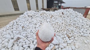 Adoquín de piedra de río blanco nieve de Color Natural, acabado pulido, rocas de grava de guijarros redondos para Parque de Villa al aire libre, proveedor de Vietnam - Product Image 5