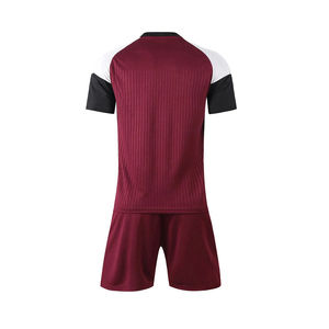 Uniforme de Fútbol Personalizado con Logotipo Impreso, Diseño Propio, Corte Automatizado, Uniforme de Equipo Hecho en Pakistán - Product Image 2