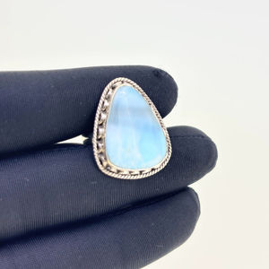 Anneaux de créateur en argent sterling 925 de qualité supérieure, sertis de pierres précieuses en forme de poire en larimar, taille cabochon, cluster de pierres précieuses - Product Image 1