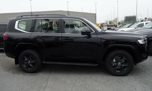 Negro para L Cruiser SUV Usado, Faros LED, Volante a la Izquierda, Transmisión Automática, 7 Asientos, Interior de Cuero, 2023 Euro VI - Product Image 2