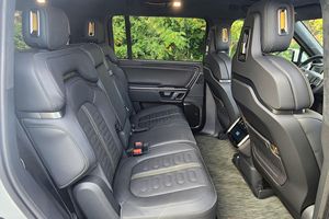 SUV Usado de Nueva Energía 2023 R1S Adventure con Tracción en las Cuatro Ruedas y Cuatro Motores - Product Image 5