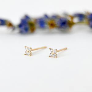 Pendientes de Botón de Flor de Trébol con Diamantes Cultivados en Laboratorio, Plata 925 Chapada en Oro Amarillo y Rodio, para Mujer, Regalo de Compromiso para Novia - Product Image 2