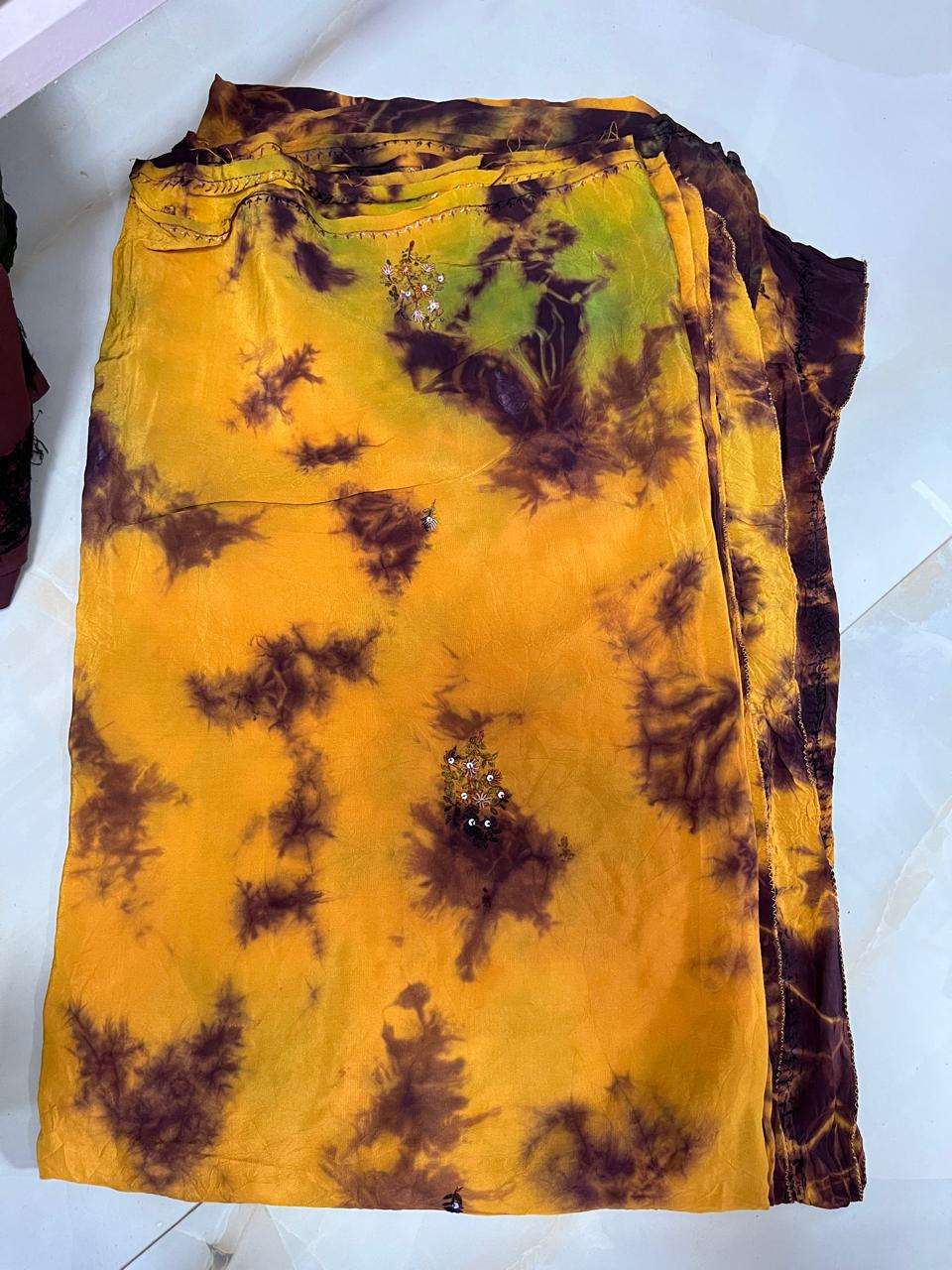 เหลือง, ดำ ลายมัดย้อม