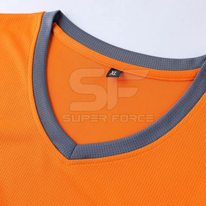 Uniforme de basket-ball en maille respirante avec kit de basket-ball léger imprimé de logo personnalisé pour équipes - Product Image 2