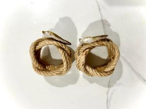 Porte-serviettes élégant en résine et en jute pour une table de salle à manger contemporaine, décoration de cuisine et utilisation fonctionnelle en provenance d'Inde - Product Image 4