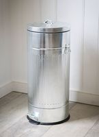 Poubelle en métal argenté de qualité supérieure, parfaite pour les cuisines, les restaurants, les bureaux, les cafés et l'usage commercial, fabriquée à la main en Inde