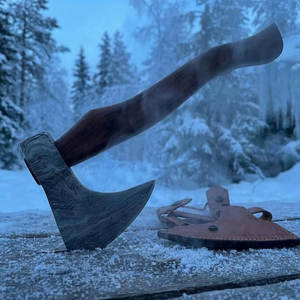 Hache de camping robuste en acier de Damas, tête en acier à motif artisanal avec manche long en bois massif pour le bushcraft en plein air - Product Image 3