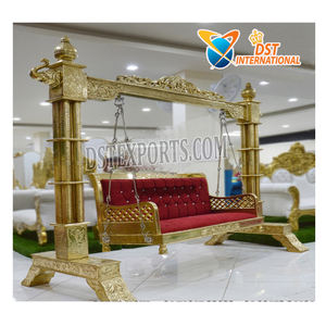 Diseñador boda madera Jhula para Mehndi Sangeet ceremonia boda dorada Columpio de madera para escenario precioso columpio para bodas Reino Unido - Product Image 1