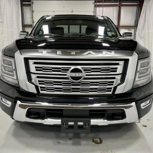 Camioneta Nissan Titan 2023 con Tracción en las Cuatro Ruedas y Asientos de Cuero con Interior Oscuro - Product Image 1