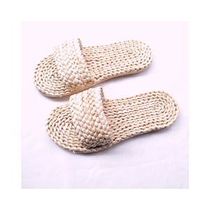 PANTOUFLES/SANDALES EN JACINTHE D'EAU FABRIQUÉES À LA MAIN DU VIETNAM Écologique Antidérapant Jetable - Product Image 1