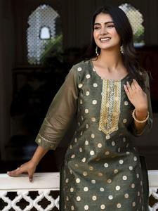 ชุดคุर्ตาผ้าไหมผสมปักลายหรูหราสำหรับผู้หญิง สไตล์โมเดิร์นผสมผสานแบบดั้งเดิม ขายดีที่สุด มีจำหน่ายในราคาส่งออก - Product Image 3