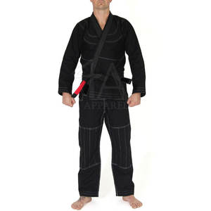 Uniforme de kárate listo para entrenamiento para hombres que ofrece flexibilidad y apoyo durante la práctica de artes marciales - Product Image 1