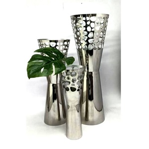 Juego de Jarrones Decorativos de Metal Plateado Martillado, Jarrón de Flores Moderno con Textura de Diamante para Decoración de Hogar de Lujo. - Product Image 3