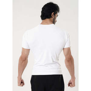T-shirt de compression blanc pour homme, coupe ajustée, manches courtes, col rond, haut de performance athlétique, 100 % polyester - Product Image 3