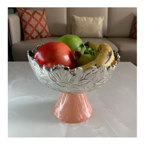 Better Home Fruit Basket Resina Plata Forma redonda Cuencos para servir frutas Base de resina Utensilios de cocina para hoteles Restaurantes y fiestas - Product Image 1