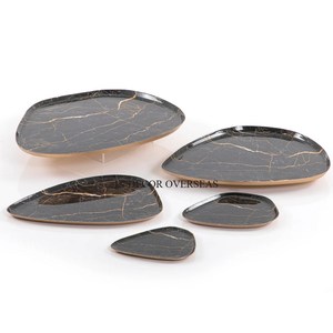 Bandeja para servir artículos de comida con forma rectangular hecha de Metal de calidad superior pulida brillante plateada con asas de diseñador de brotes chapados en oro - Product Image 6