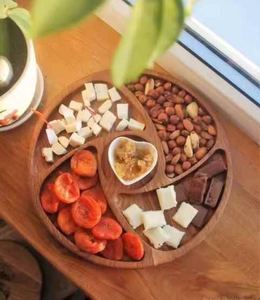 Assiette de service ronde en bois poli, écologique et durable, avec design personnalisable, style classique pour la maison et les fêtes - Product Image 3