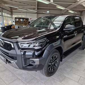 Toyota Hilux 2024 automatique avec sièges en cuir et toit ouvrant à vendre - Product Image 1