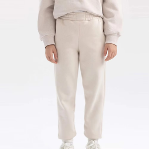 Dernier modèle de vêtements d'hiver pour filles Prix de gros OEM Ensemble pantalon de survêtement et sweat-shirt de couleur unie - Product Image 2