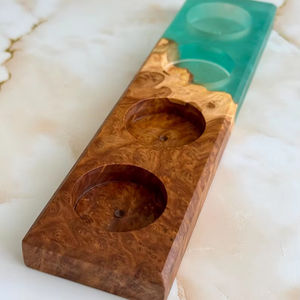 Vela Decorativa de Madera Natural y Resina con Portavelas Hecho a Mano para Sala de Estar y Dormitorio - Product Image 1