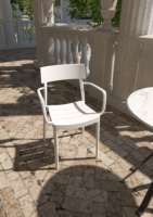 Chaises de jardin d'extérieur classiques modernes italiennes, colorées, en polypropylène, empilables, résistantes aux intempéries, faciles à nettoyer, pour l'école et la maison