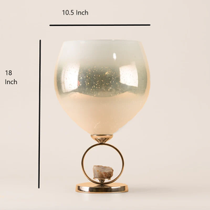 Vase à fleurs en métal et verre de luxe au design tendance pour la décoration de table centrale, offrant un équilibre élégant entre la solidité et la transparence - Product Image 6