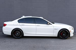 Autos usados BMW 550i Premium 2012 listos para exportación con entrega rápida - Product Image 2