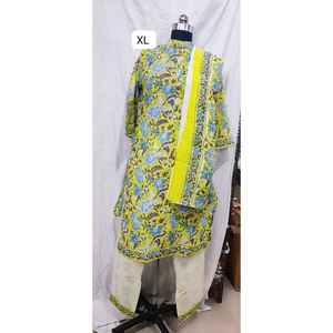 Traje de Algodón Cosido con Dupatta de Algodón, Decorado con Botones, Ropa Formal - Product Image 1