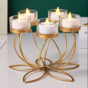 Bougeoir décoratif en métal pour le salon offrant une atmosphère romantique et un accent de conception artistique moderne pour la maison - Product Image 1