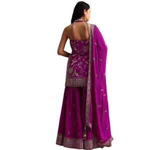 Ensemble Salwar Kameez en soie Resham violette de créateur, richement brodé, avec dupatta, pour femmes, mariages, cérémonies culturelles, fêtes - Product Image 2