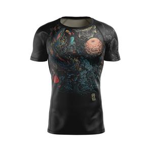 100% polyester, impression par sublimation, ne craque pas, ne se décolore pas, ne se décolle pas, inserts latéraux, respirabilité, mobilité, rash guard à manches courtes, UPF50 - Product Image 3